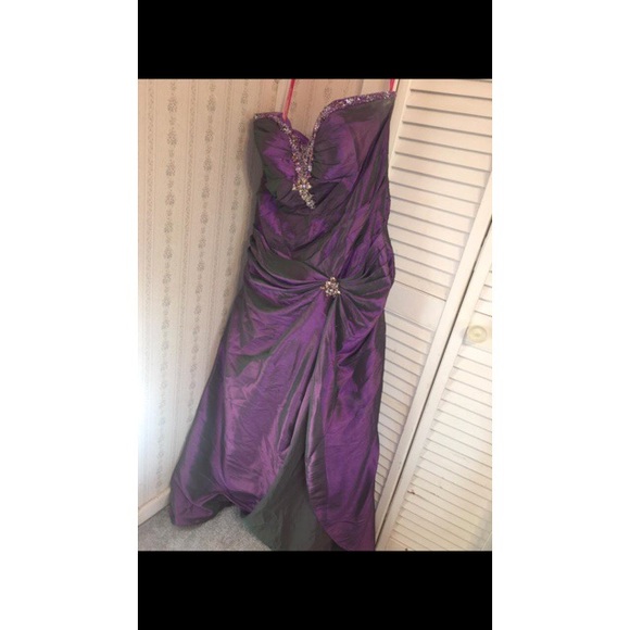 Dresses & Skirts - Prom dress! great condition!